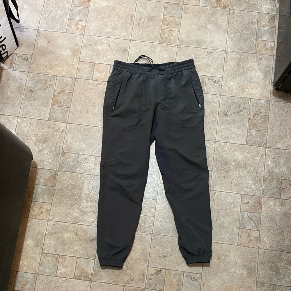 Lululemon men’s pace breaker jogger - medium - slate - barely warn!
